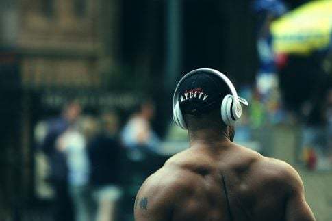 Normal testosterone levels for men, bodybuilding with headphones