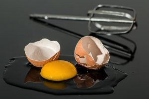 Testosterone boosting foods for men, broken eggs